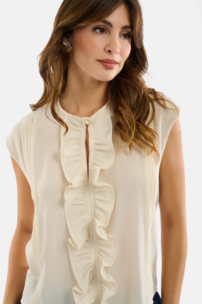 Blusa smanicata con volant