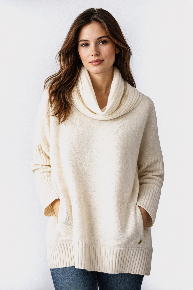 Pullover lungo collo morbido