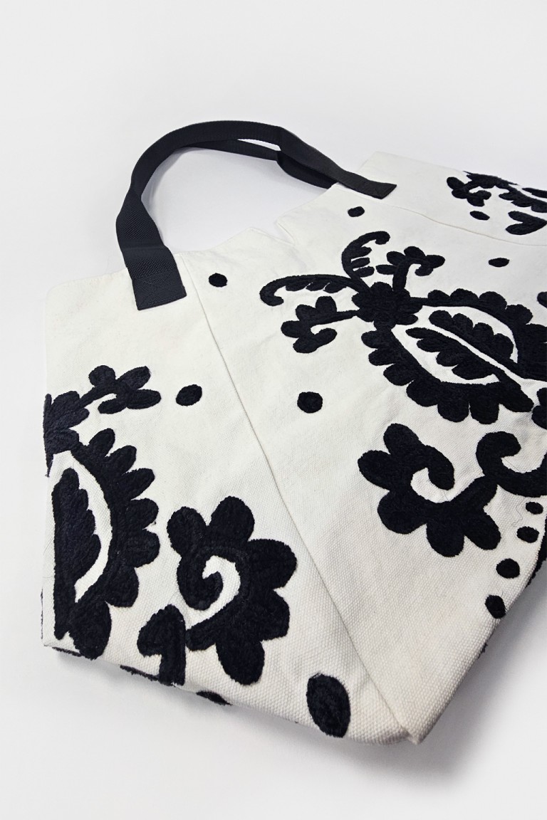 Borsa ricamo a contrasto