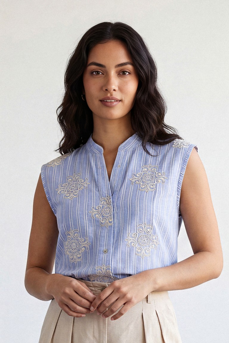 Blusa a righe con ricami