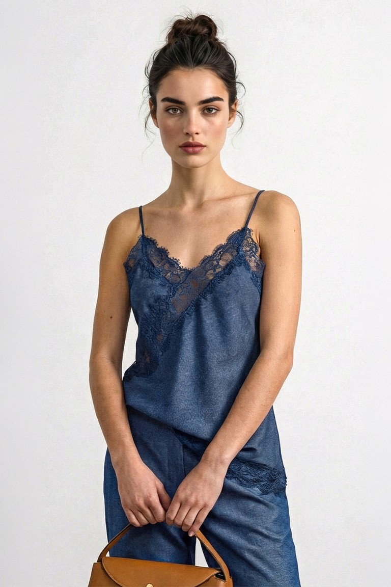 Top chambray con pizzo