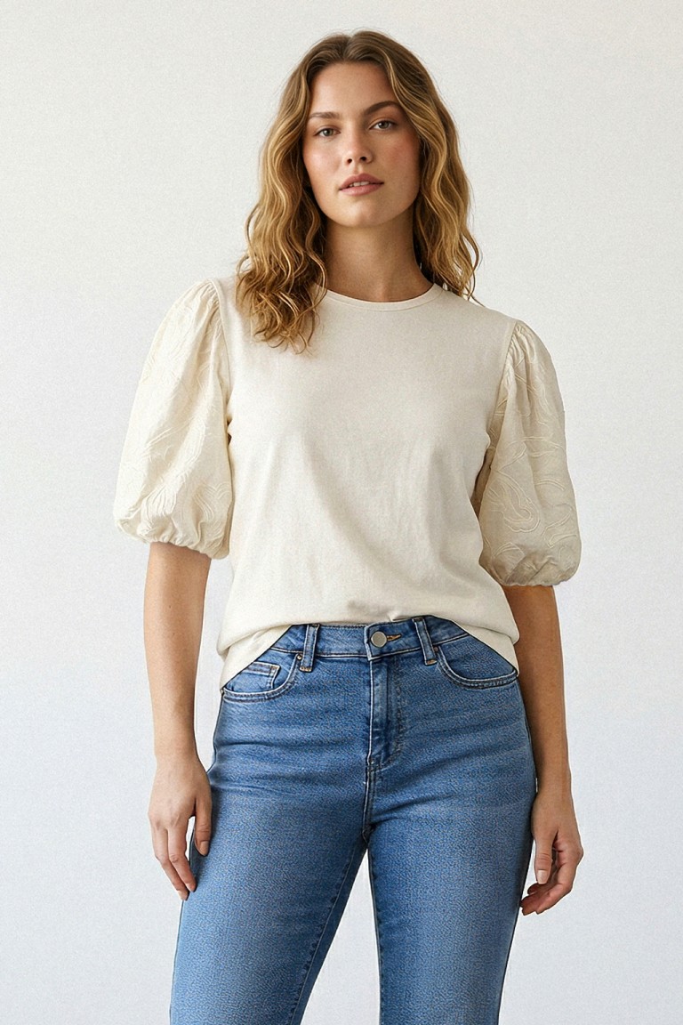 T-shirt maniche ricamate