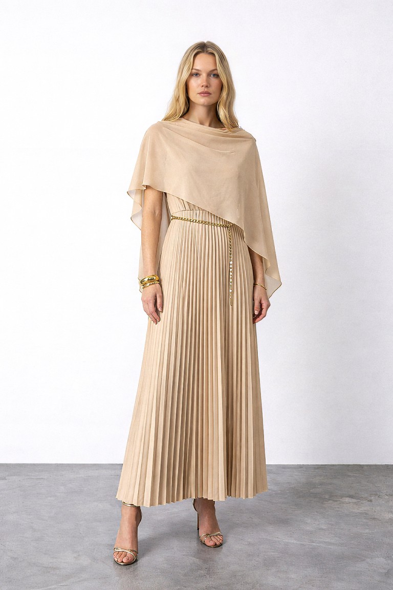 Abito plisse' con mantella