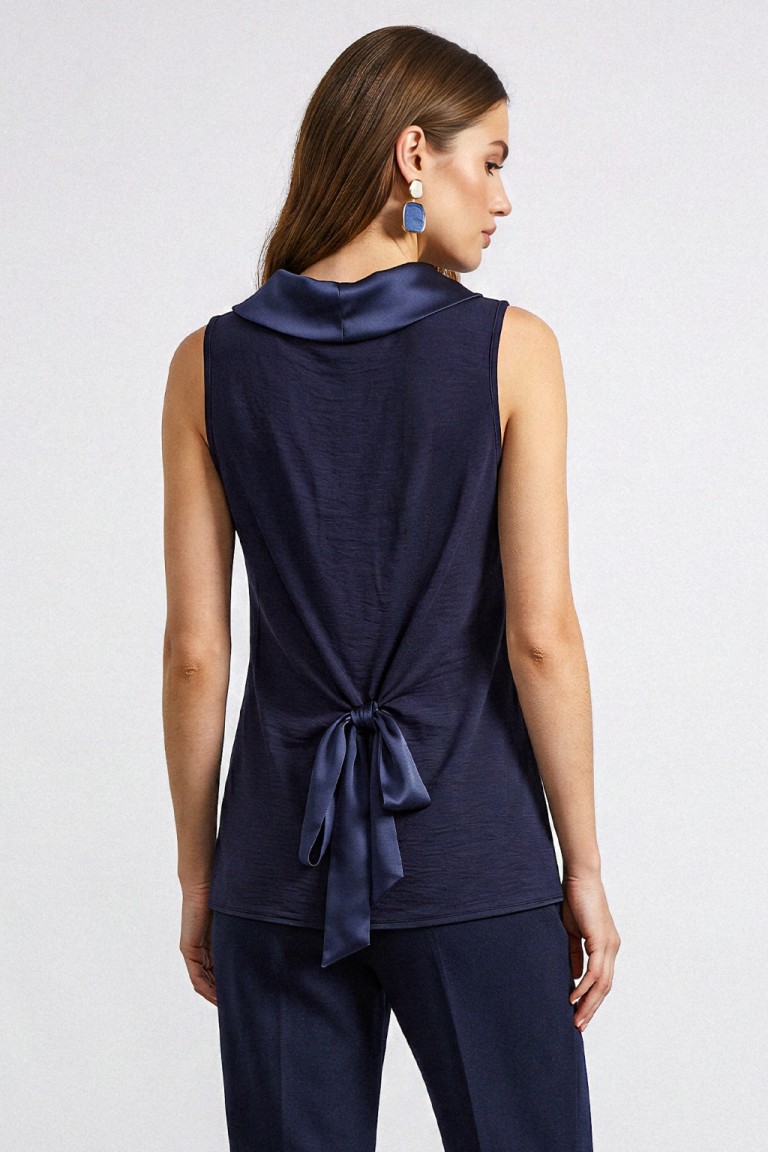 Top smanicato scollo fluido